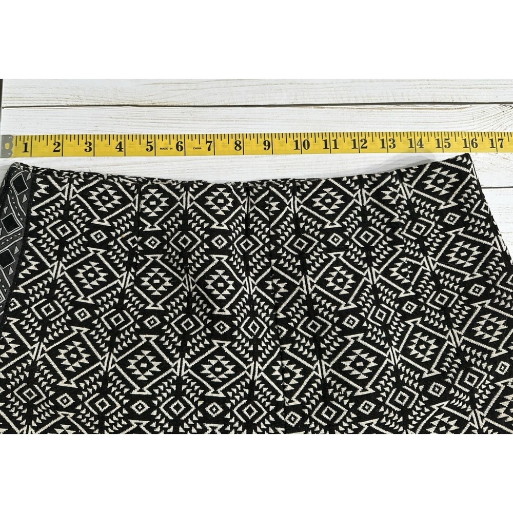 Urban Outfitters‎ Ecote Tribal Aztec Print Boho Chic High Rise Shorts Size 8 - Picture 4 of 9